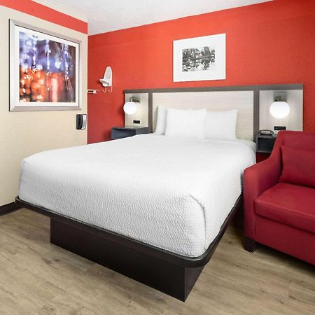 Ramada By Wyndham Parsippany Hotel Exterior foto