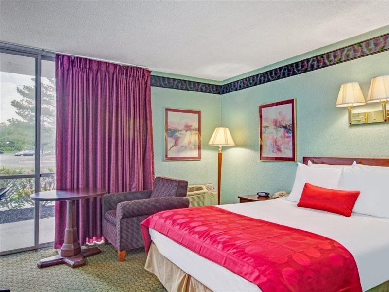 Ramada By Wyndham Parsippany Hotel Exterior foto