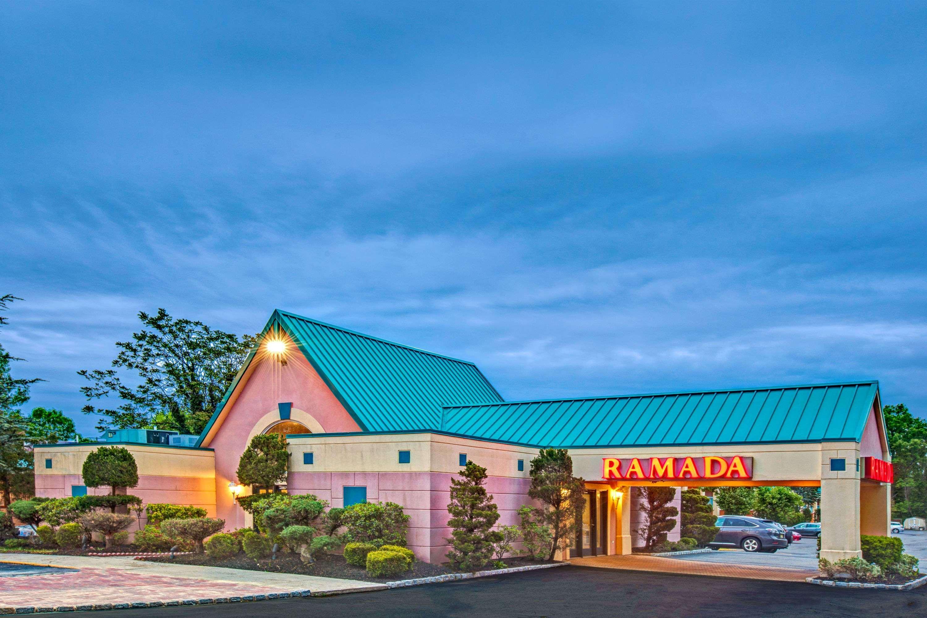 Ramada By Wyndham Parsippany Hotel Exterior foto