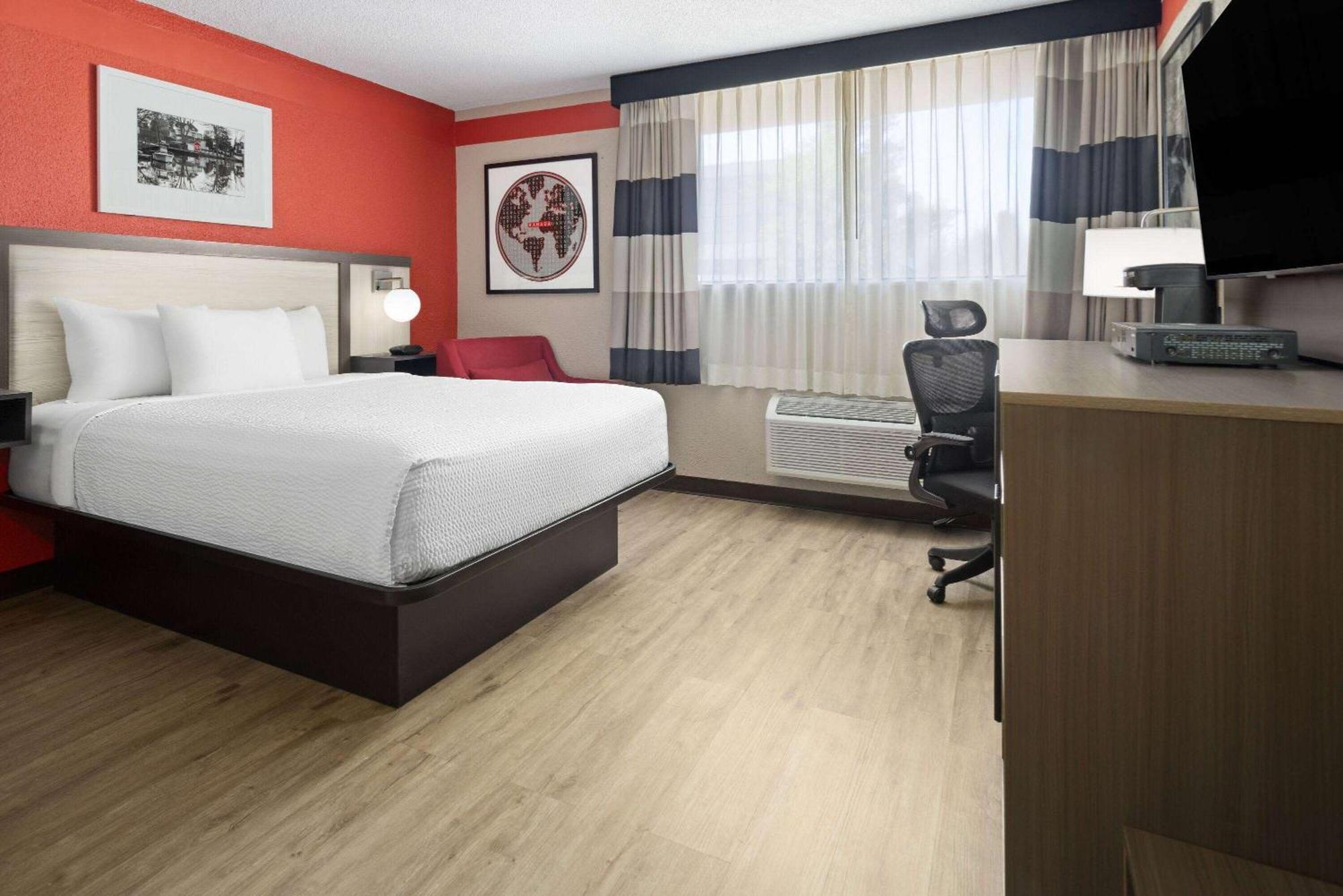 Ramada By Wyndham Parsippany Hotel Exterior foto