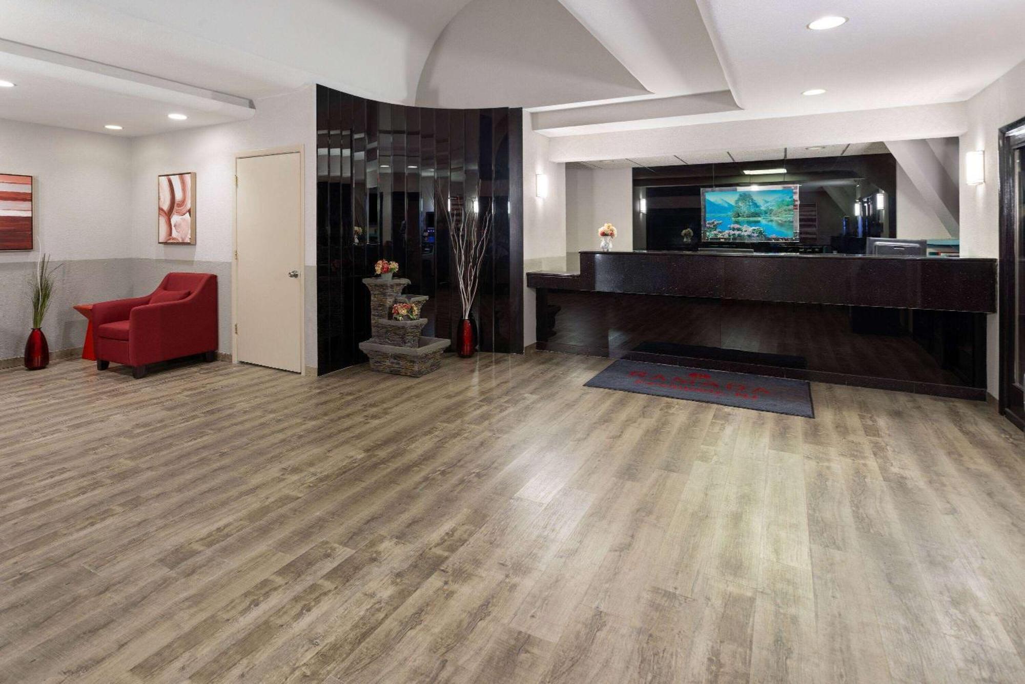 Ramada By Wyndham Parsippany Hotel Exterior foto