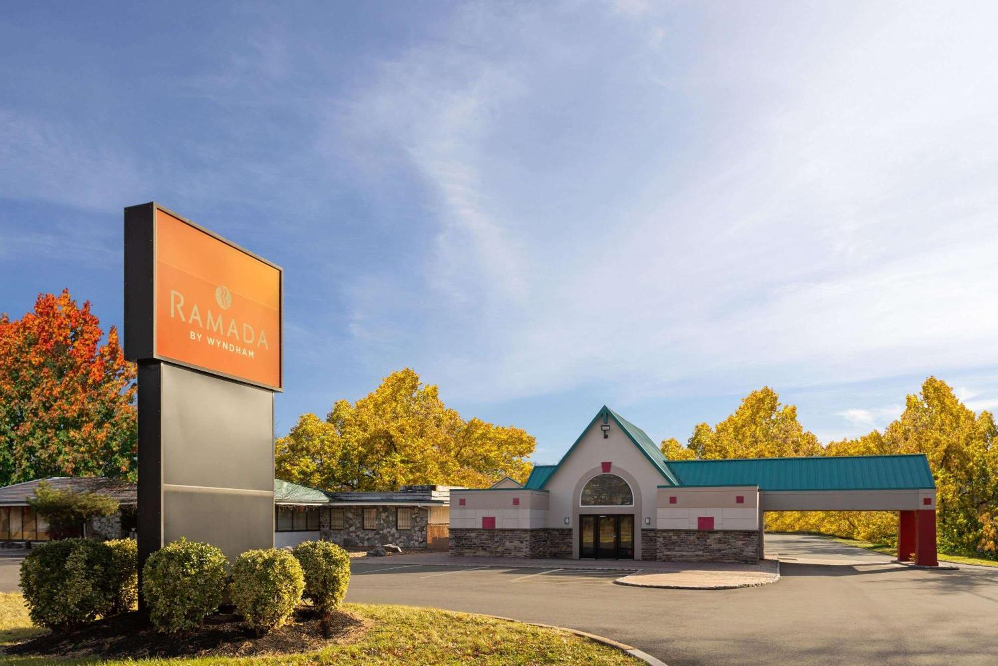 Ramada By Wyndham Parsippany Hotel Exterior foto